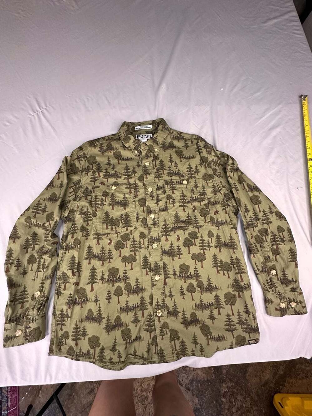 Duluth Trading Co. Free Swingin' Flannel Shirt Size L Olive Bear Trees